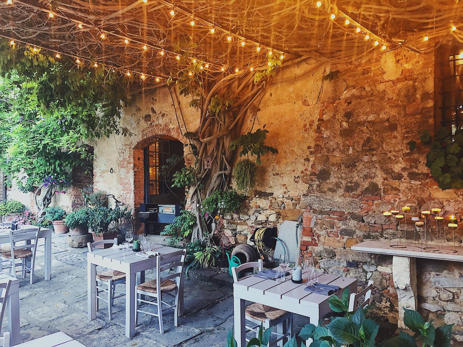 Azienda in vendita: Ristorante all’interno di un’abbadia del 1200  a Italia - Ristoranti - Immagine foto 3