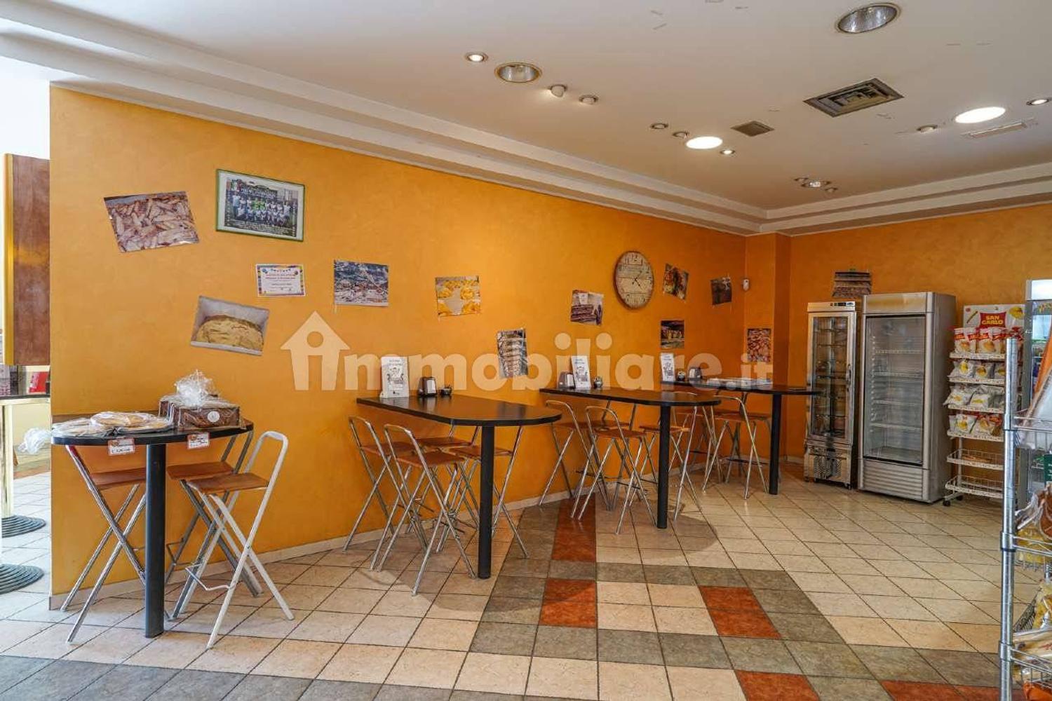 Azienda in vendita: panificio pasticceria  a Italia - Panetterie - Immagine foto 2