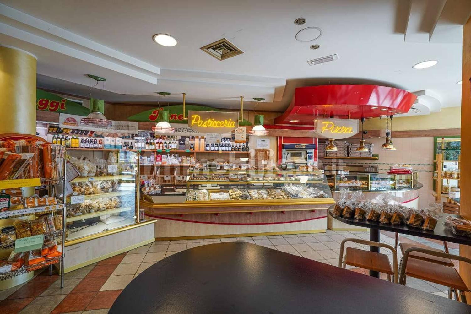Azienda in vendita: panificio pasticceria  a Italia - Panetterie - Immagine foto 3