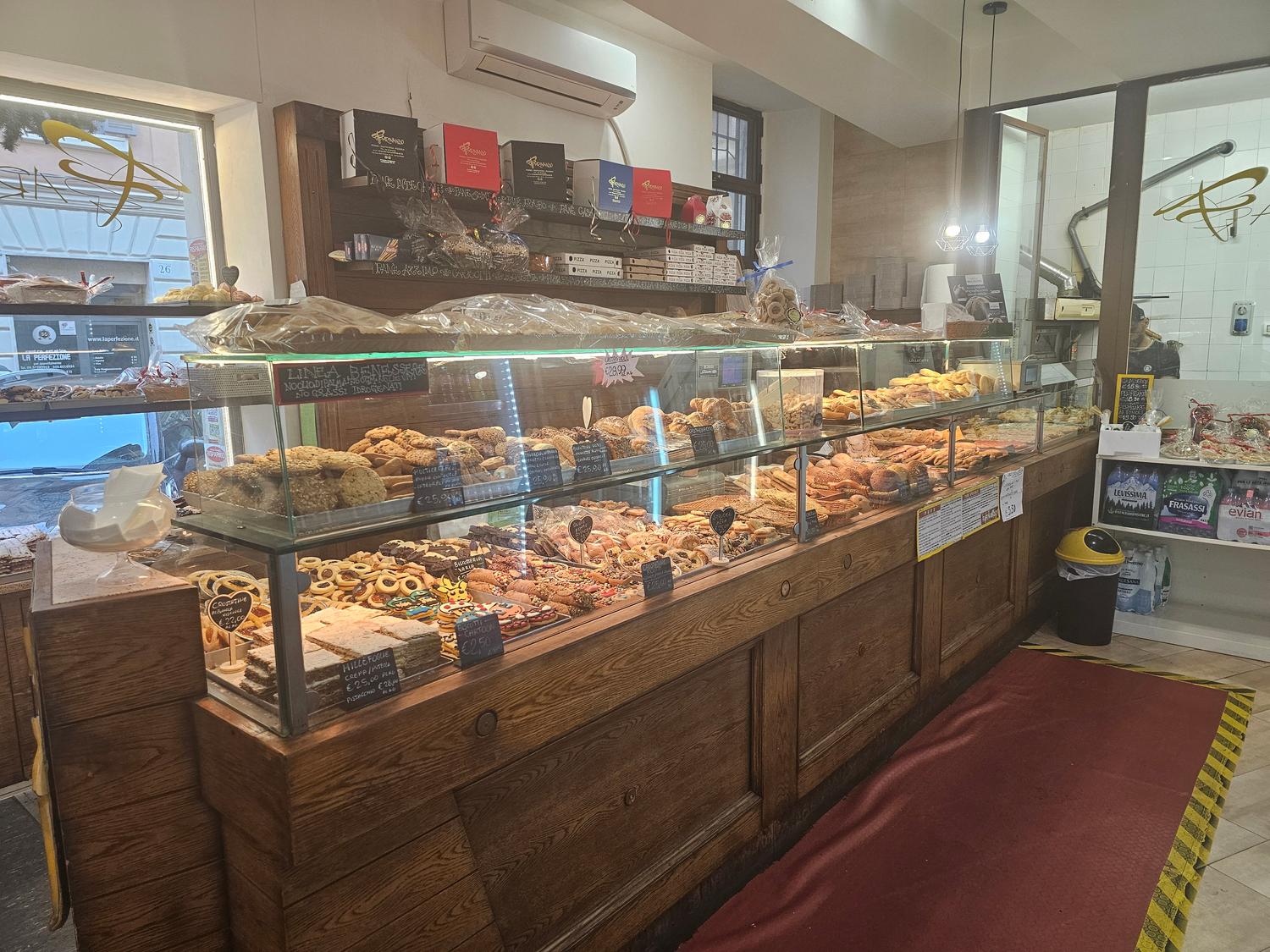 Azienda in vendita: Cedesi attività di panificazione/pizzeria/pasticceria. Roma. a Italia - Panetterie - Immagine principale