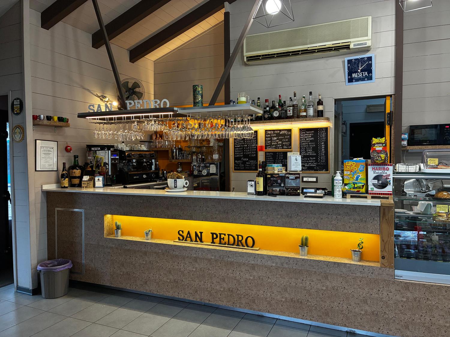 Azienda in vendita: Attività di bar nella zona artigianale vicino strada provinciale a Italia - Bar - Immagine principale