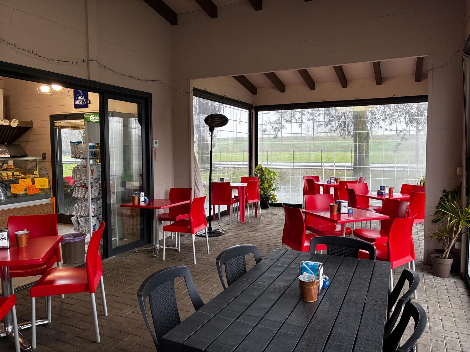 Azienda in vendita: Attività di bar nella zona artigianale vicino strada provinciale a Italia - Bar - Immagine foto 2