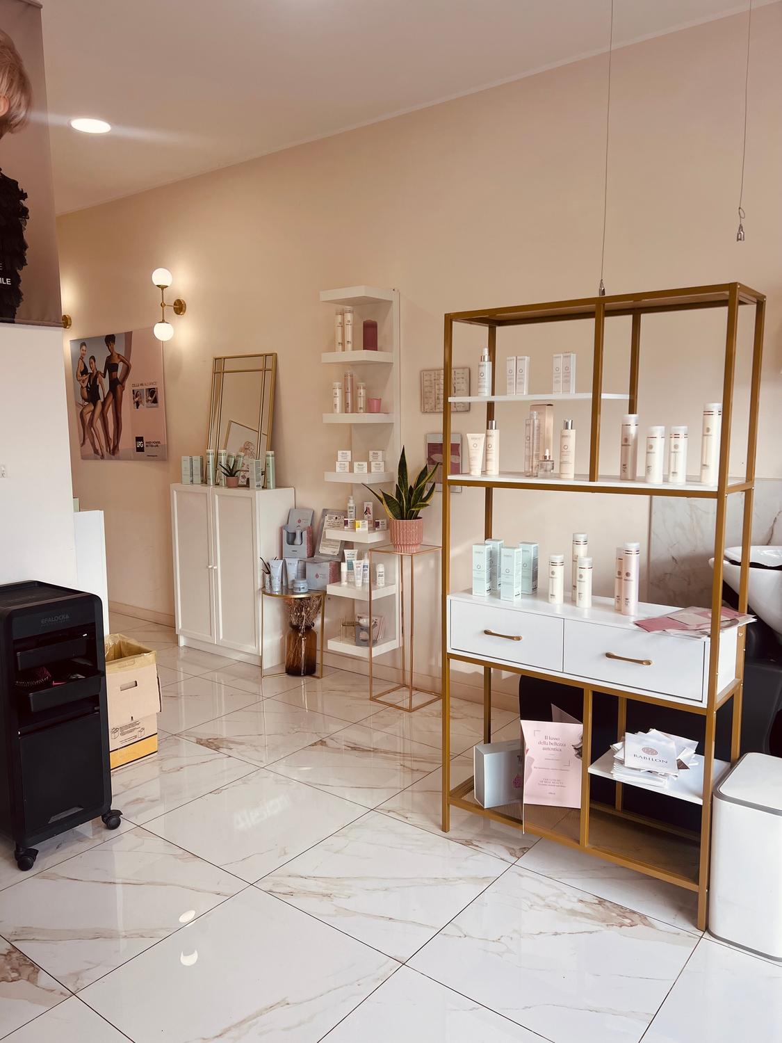 Azienda in vendita: Centro estetico e parrucchiere avviato a Italia - Centri Estetici - Immagine foto 3