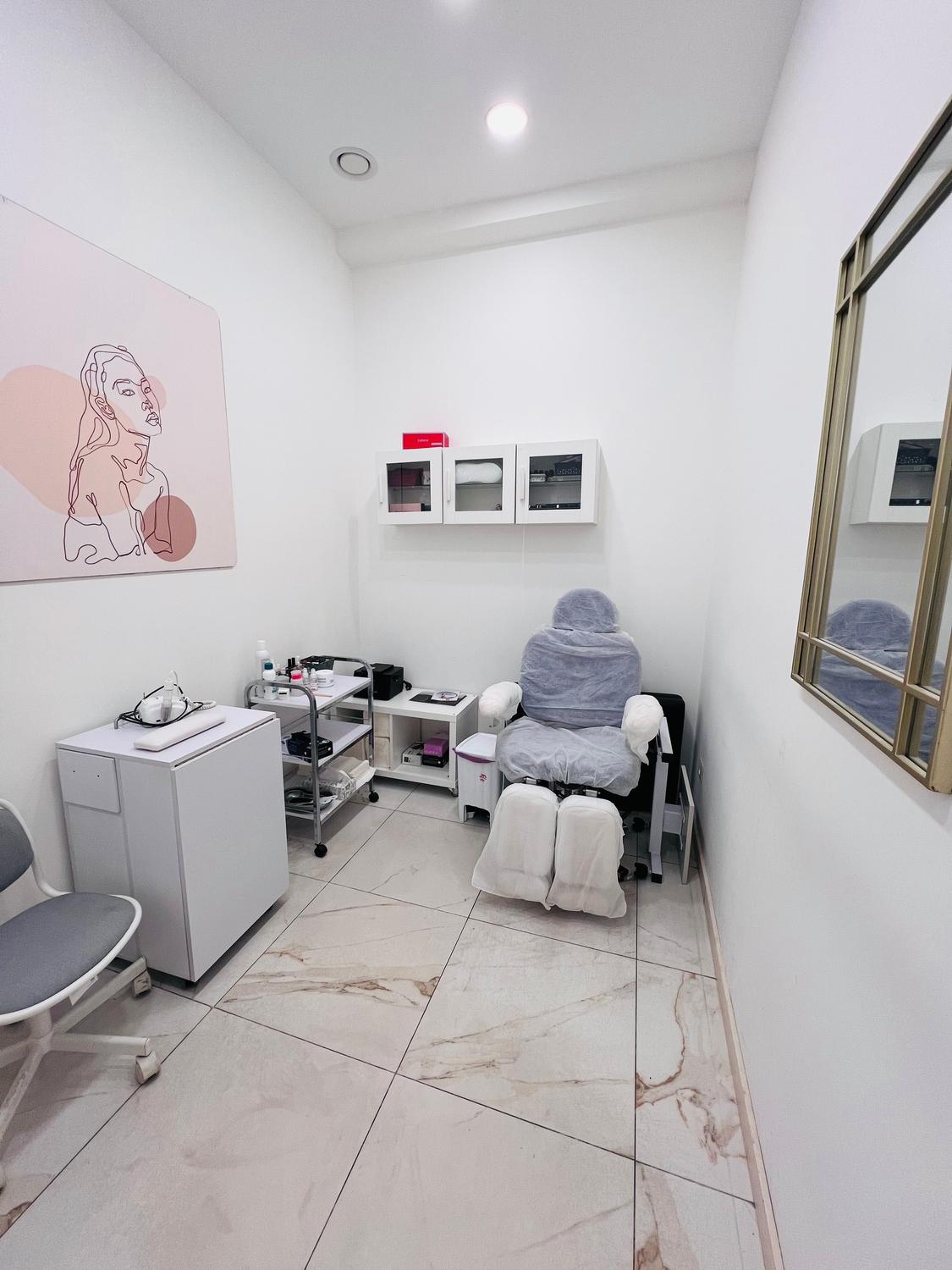 Azienda in vendita: Centro estetico e parrucchiere avviato a Italia - Centri Estetici - Immagine foto 4