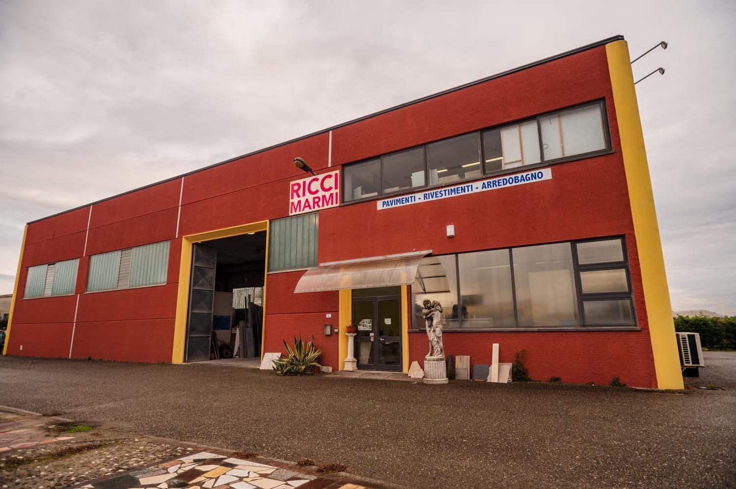 Azienda in vendita: Azienda per la lavorazione Marmo Granito Pietre a Italia - Attività artigianali e professionali - Immagine foto 2