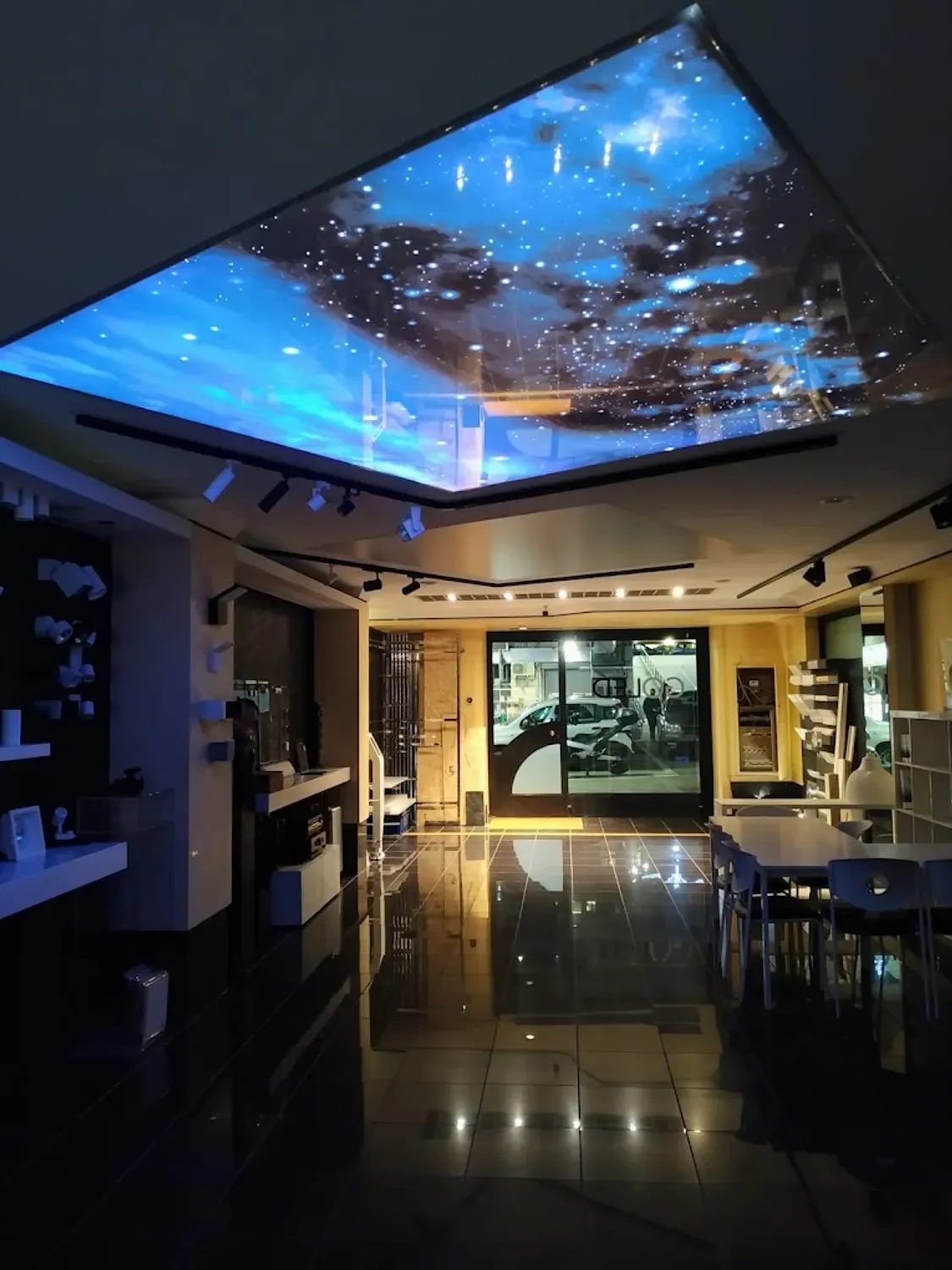 Azienda in vendita: Sistemi e componenti per l'illuminazione  a Italia - Elettronica di consumo - Immagine principale