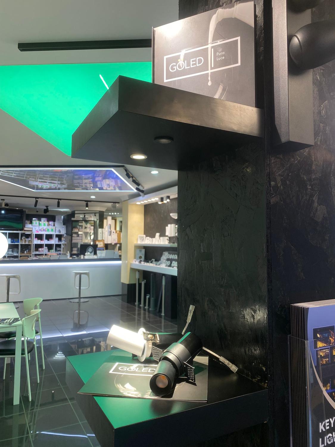 Azienda in vendita: Sistemi e componenti per l'illuminazione  a Italia - Elettronica di consumo - Immagine foto 3