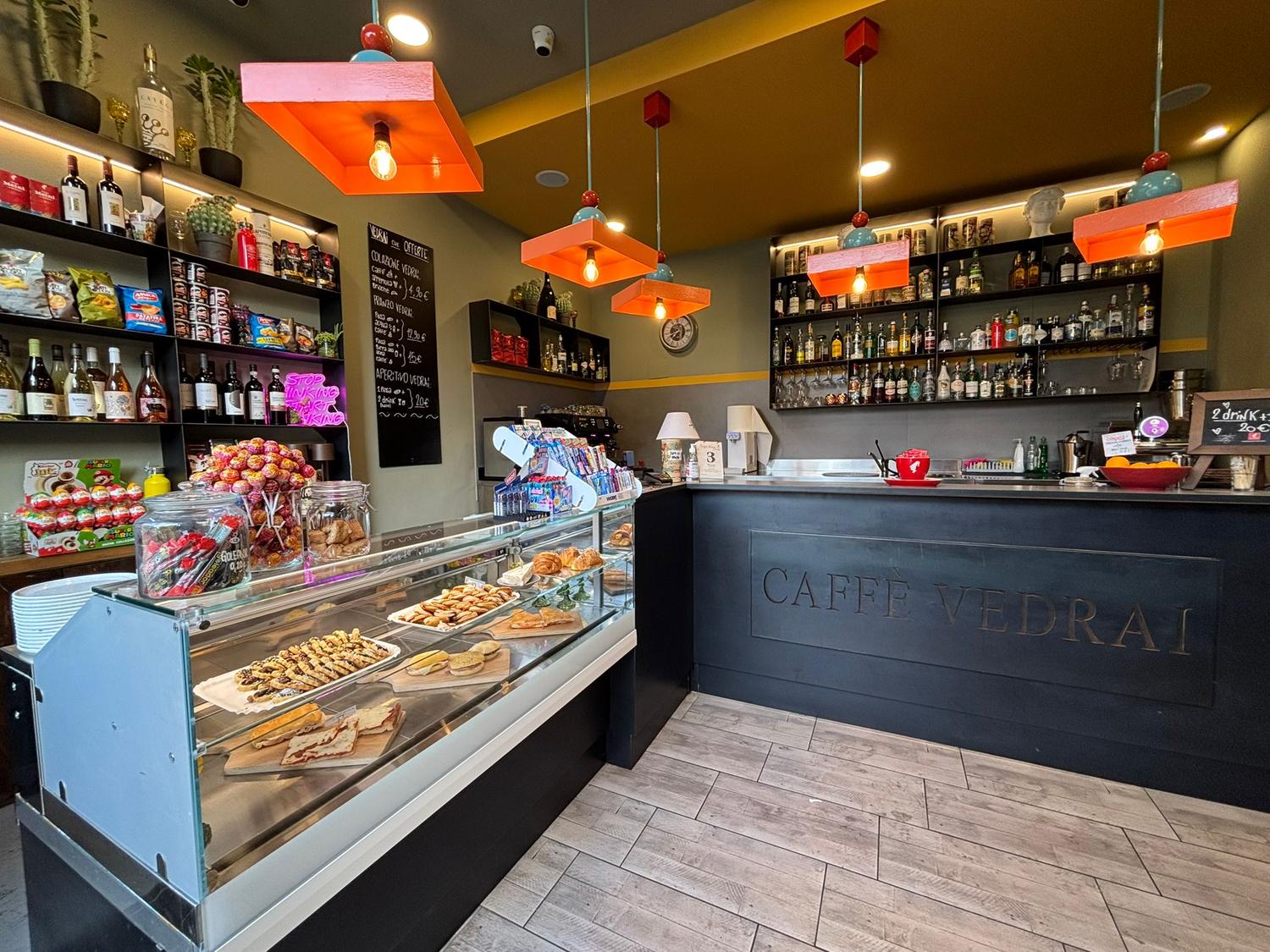 Azienda in vendita: Vendesi BAR - Casellina (Scandicci)
Locale nuovo pronto all'uso a Italia - Bar - Immagine principale