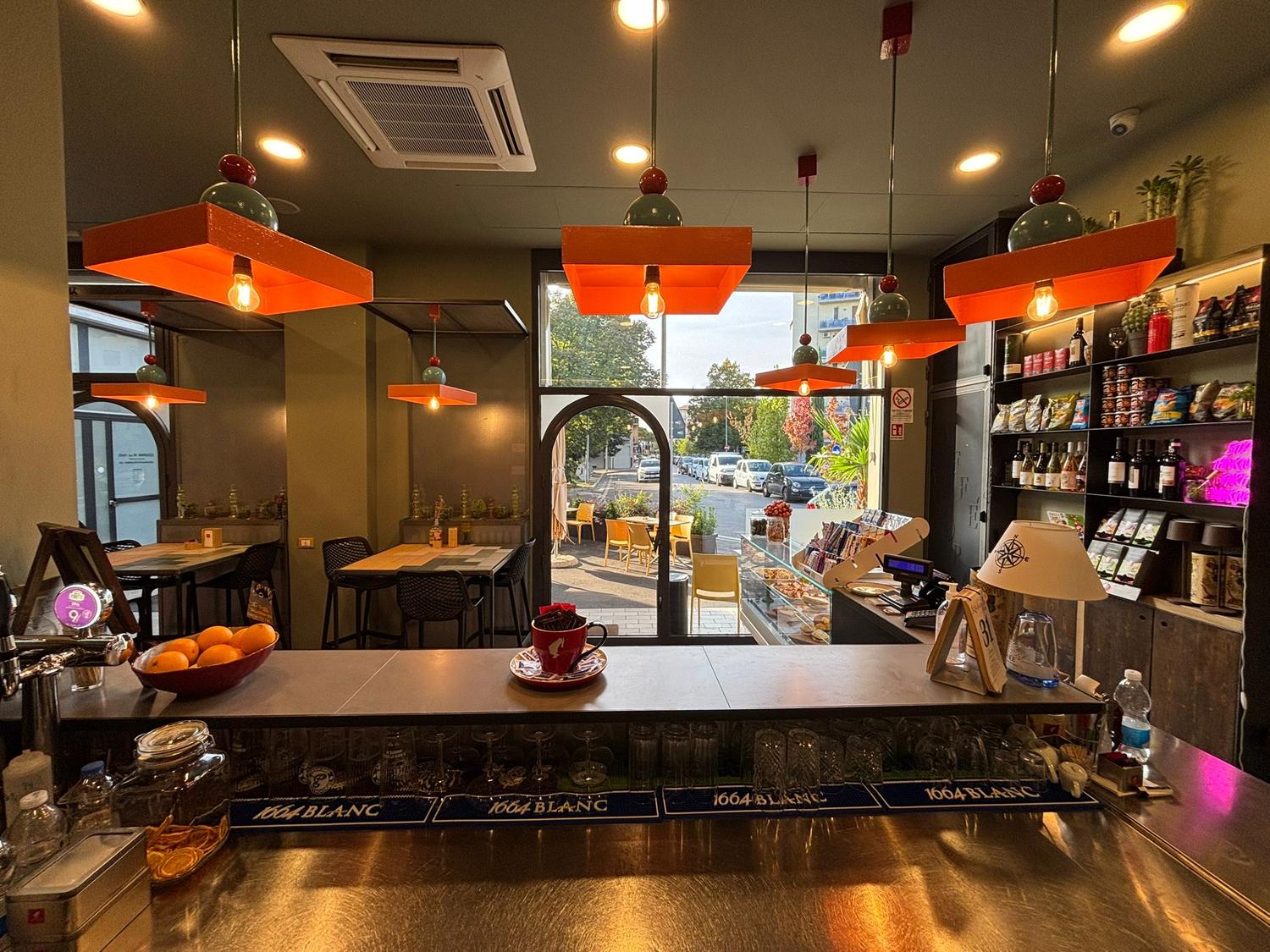 Azienda in vendita: Vendesi BAR - Casellina (Scandicci)
Locale nuovo pronto all'uso a Italia - Bar - Immagine foto 2