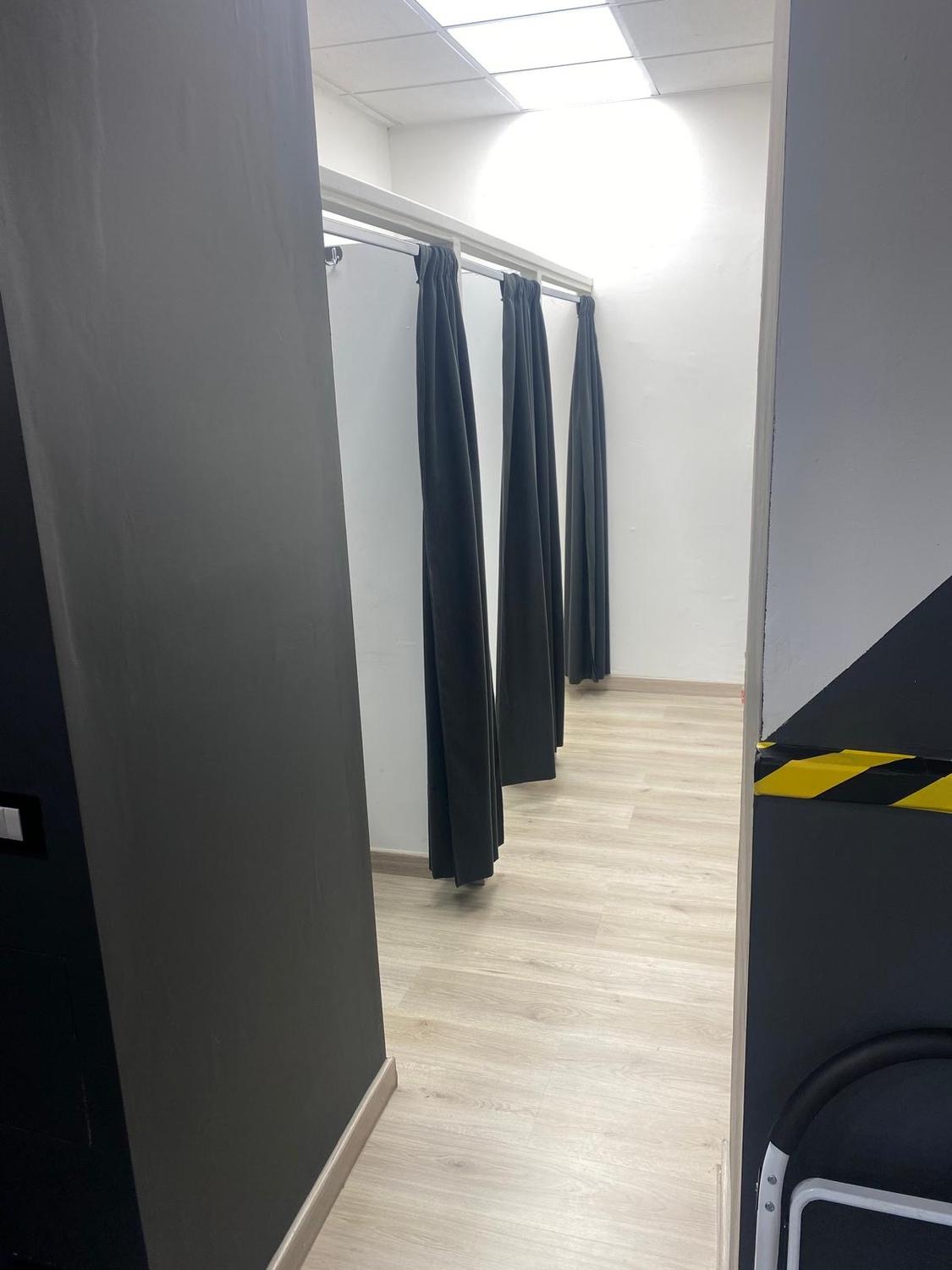 Azienda in vendita: Vendesi Attività di abbigliamento Prezzo Affare a Italia - Negozi - abbigliamento - Immagine foto 4