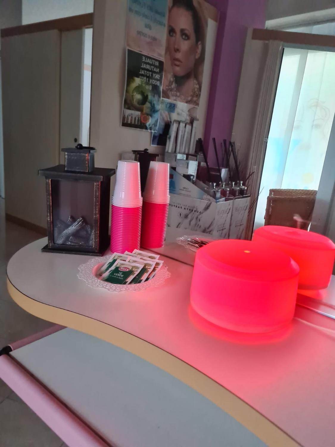 Azienda in vendita: Centro Estetico Solarium reception, 5 cabine postazione manicure a Italia - Centri Estetici - Immagine foto 3