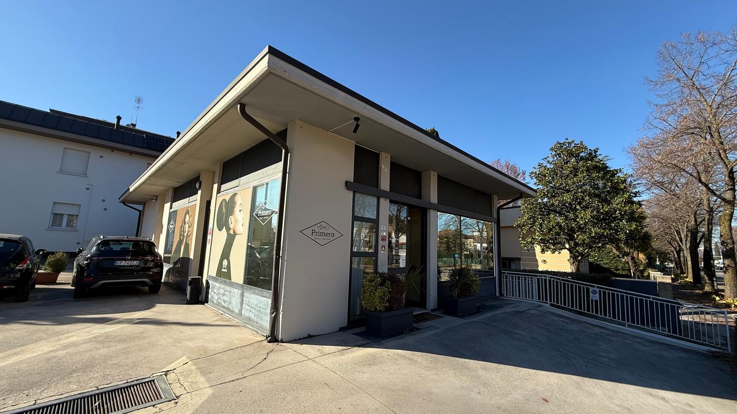 Azienda in vendita: Salone parrucchiere con cabina estetica 
 a Italia - Parrucchieri - Immagine foto 4