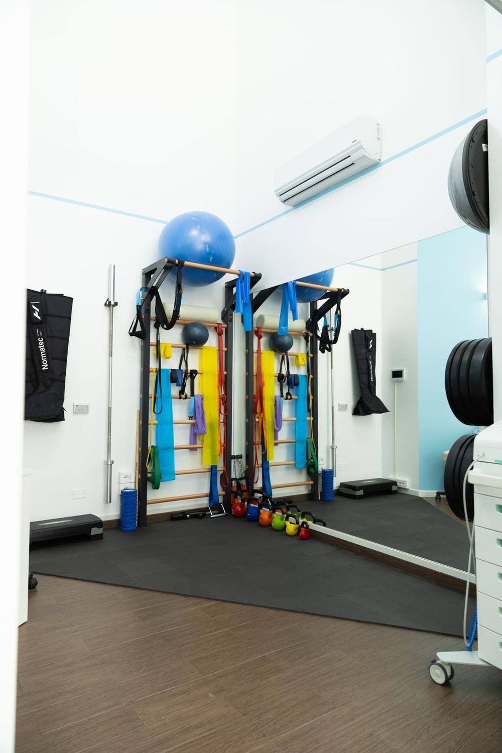 Azienda in vendita: CEDESI ATTIVITà APPENA RISTRUTTURATA a Italia - Studi Medici e Poliambulatori - Immagine foto 2