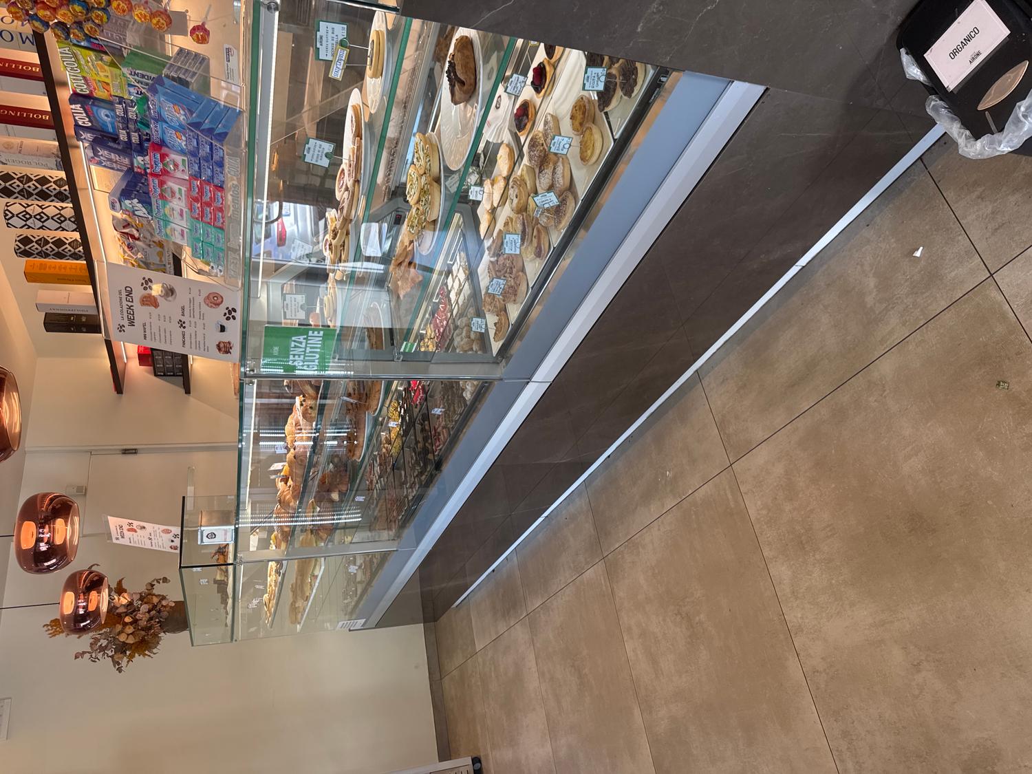 Azienda in vendita: Bar, pasticceria, caffetteria, american bar. Posizione strategica a Italia - Bar - Immagine principale