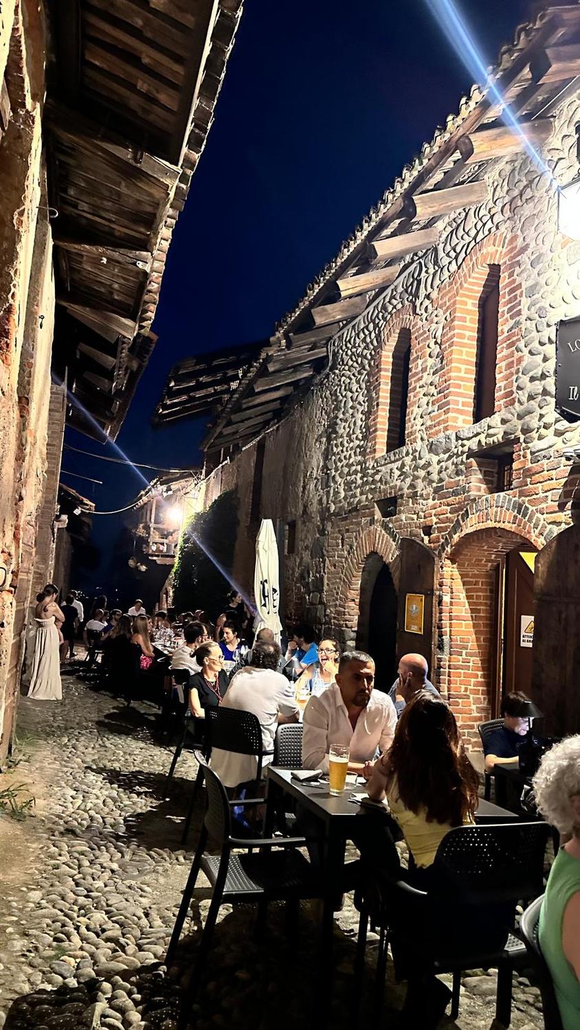 Azienda in vendita: Ristorante all’interno del borgo medievale .  a Italia - Ristoranti - Immagine principale