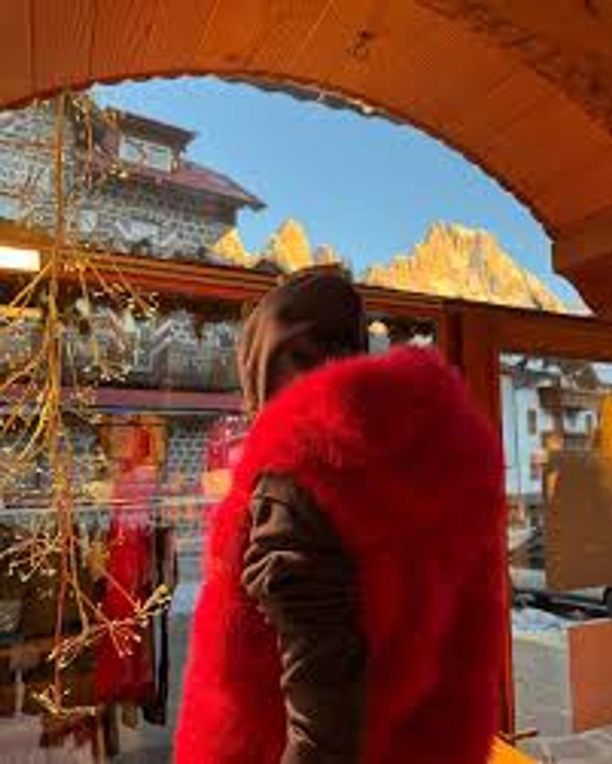 Azienda in vendita: VENDESI ATTIVITA' COMMERC. IN CENTRO A SAN MARTINO DI CASTROZZA a Italia - Negozi - abbigliamento - Immagine foto 4