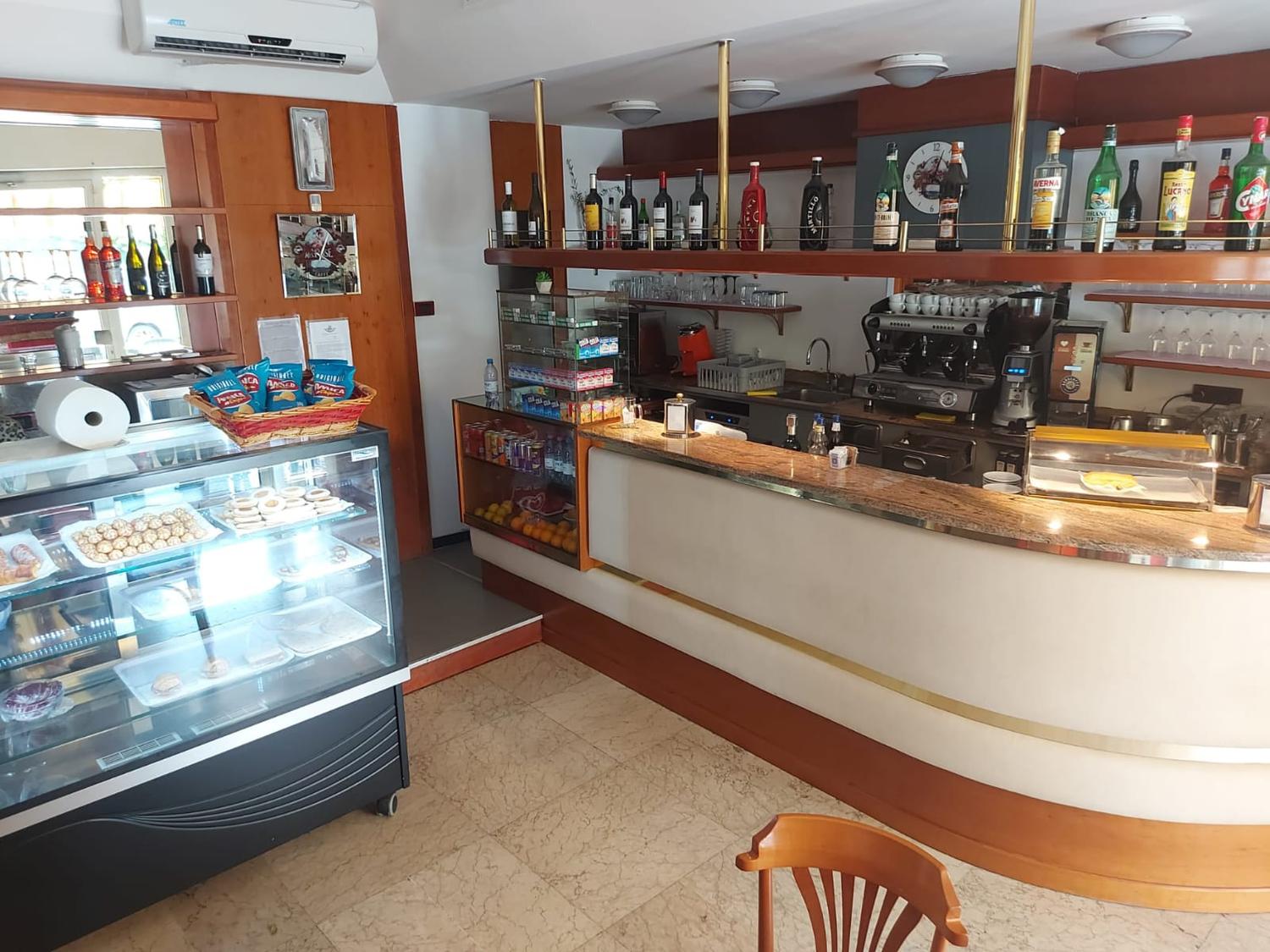 Azienda in vendita: Attivitá di Bar e pasti veloci a Italia - Bar - Immagine foto 2