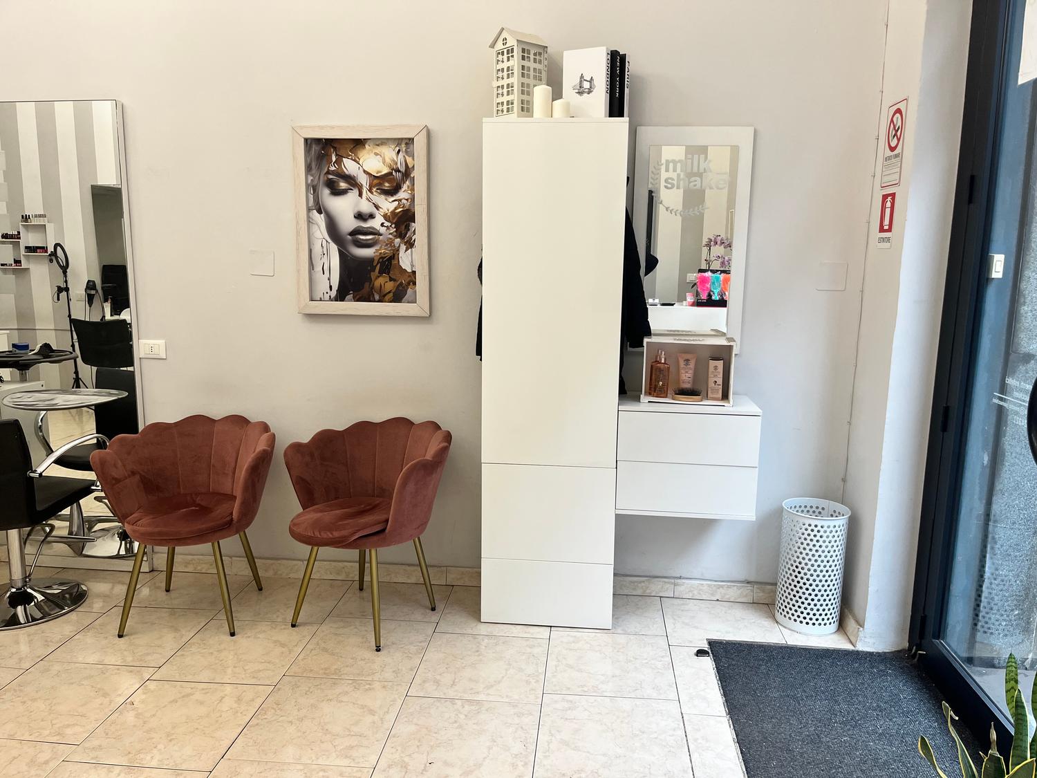 Azienda in vendita: Vendesi Avviamento Salone Parrucchiere Milano

 a Italia - Parrucchieri - Immagine principale