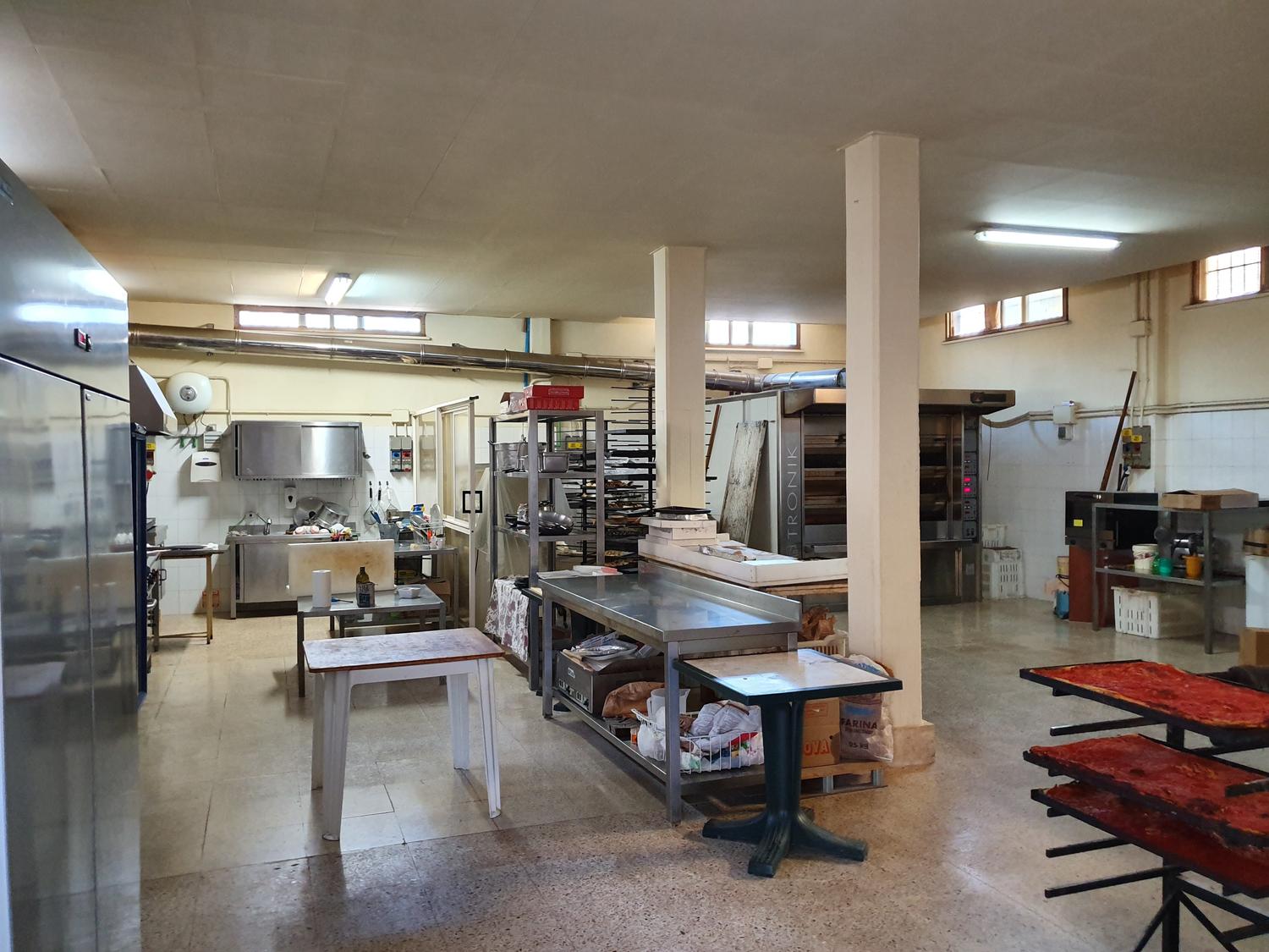 Azienda in vendita: Attività di Pizzeria, Bar e Pasticceria, Sabaudia centro a Italia - Pizzerie - Immagine foto 2