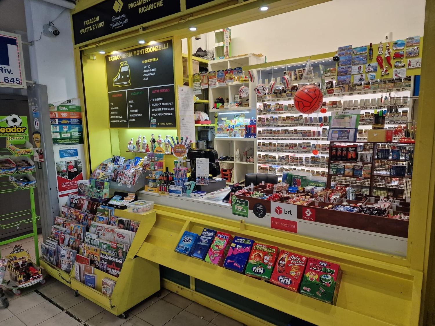 Azienda in vendita: Attività di generi di monopolio, edicola, biglietteria  a Italia - Tabaccherie - Immagine foto 2