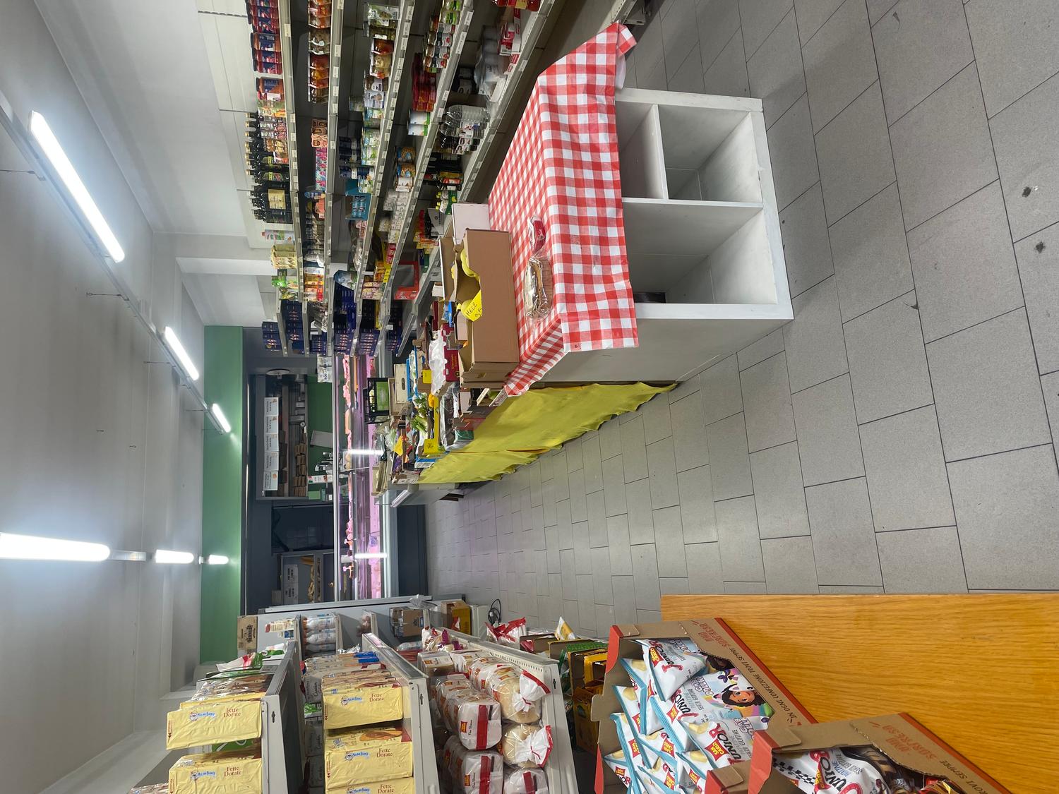 Azienda in vendita: Attività di vendita generi alimentari e no food a Italia - Negozi - alimentari e ortofrutta - Immagine principale