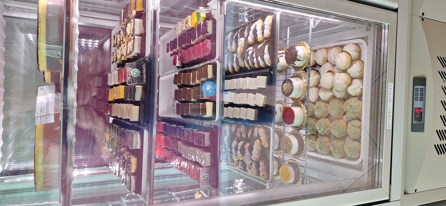 Azienda in vendita: Pasticceria e gelateria specializzata nelle intolleranze a Italia - Pasticcerie - Immagine foto 2