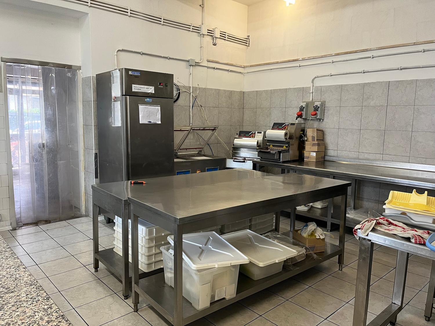 Azienda in vendita: Gastronomia con produzione ATM e catering, Clienti attivi, Lazio  a Italia - Attività artigianali e professionali - Immagine foto 3