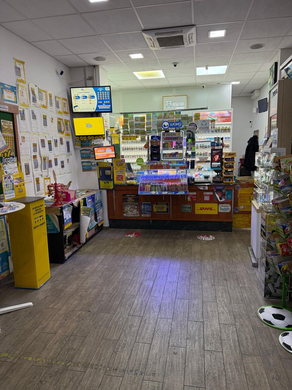 Azienda in vendita: ROMA | Cedesi Tabaccheria Completa di tutti i servizi a Italia - Tabaccherie - Immagine foto 2