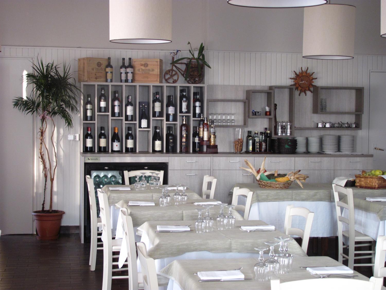 Azienda in vendita: Albergo/Ristorante in zona turistica. Ben avviato. a Italia - Ristoranti - Immagine foto 2