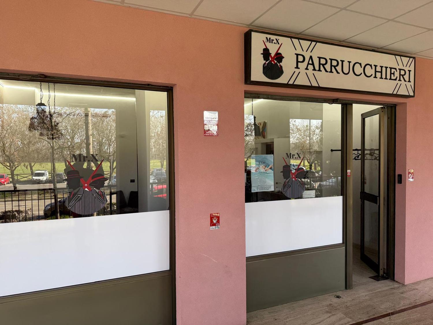 Azienda in vendita: Vendesi Attività Commerciale Parrucchiere — Ottima Opportunità! a Italia - Parrucchieri - Immagine principale