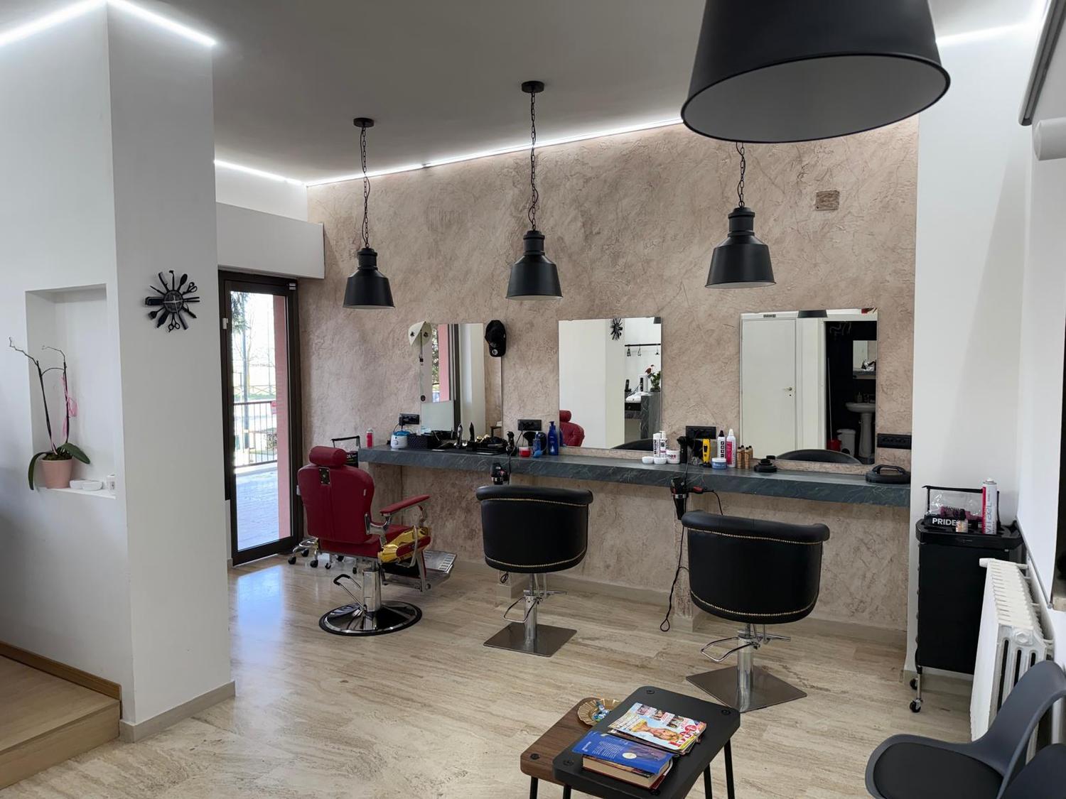 Azienda in vendita: Vendesi Attività Commerciale Parrucchiere — Ottima Opportunità! a Italia - Parrucchieri - Immagine foto 4