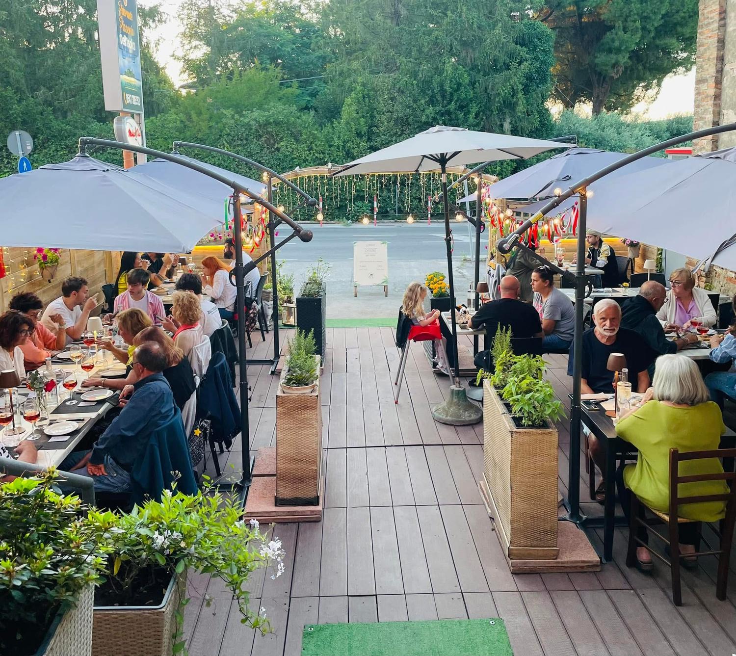 Azienda in vendita: Vendesi attività di pizzeria e piccola ristorazione. a Italia - Pizzerie - Immagine foto 3