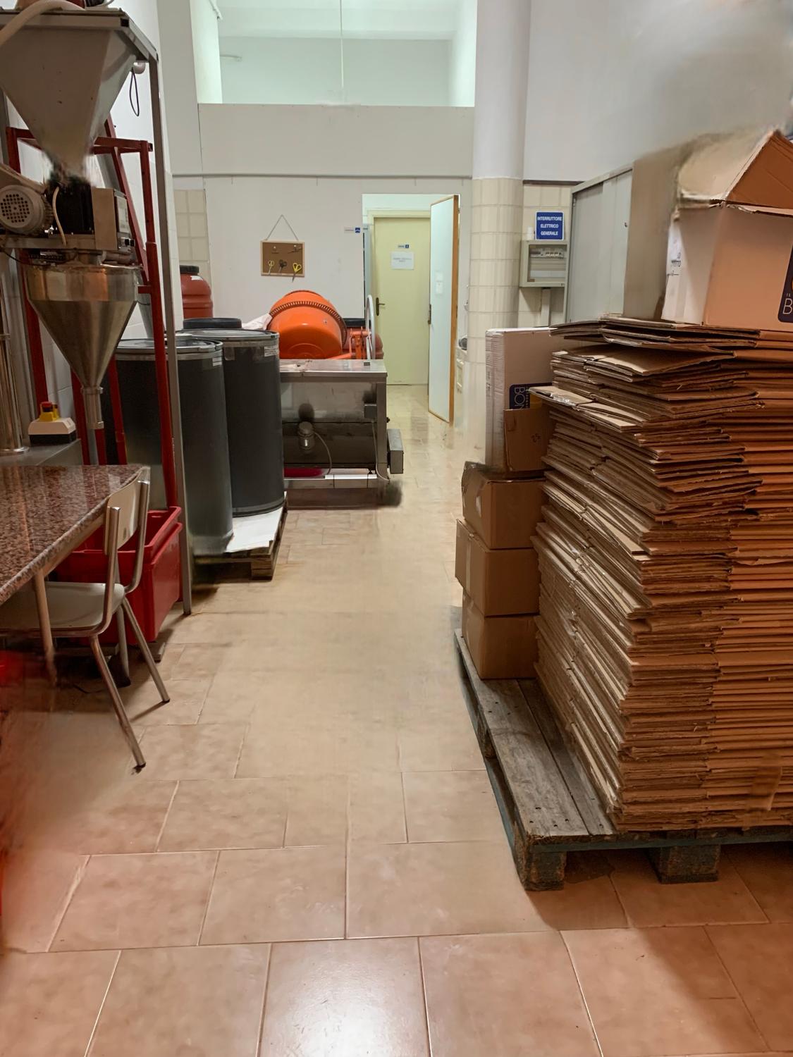 Azienda in vendita: Cessione attività artigianale con macchinari, Settore sport pesca a Italia - Attività artigianali e professionali - Immagine foto 3