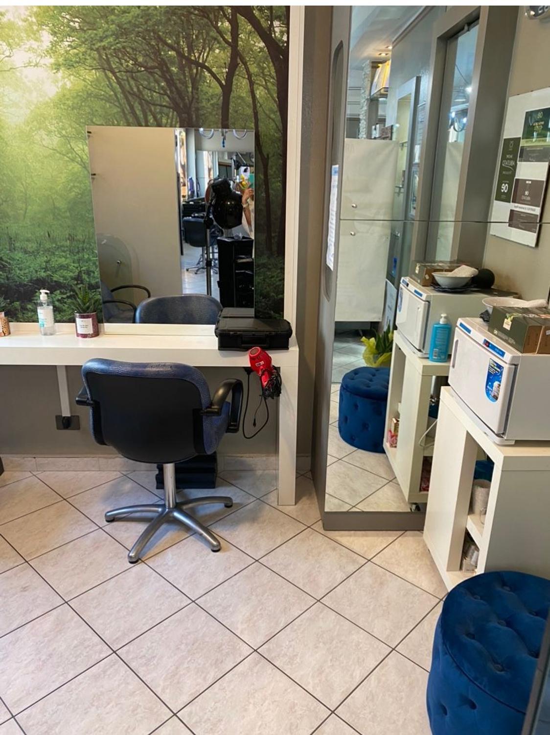 Azienda in vendita: NEGOZIO DI PARRUCCHIERI PER DONNA, UOMO E BAMBINO a Italia - Parrucchieri - Immagine foto 4