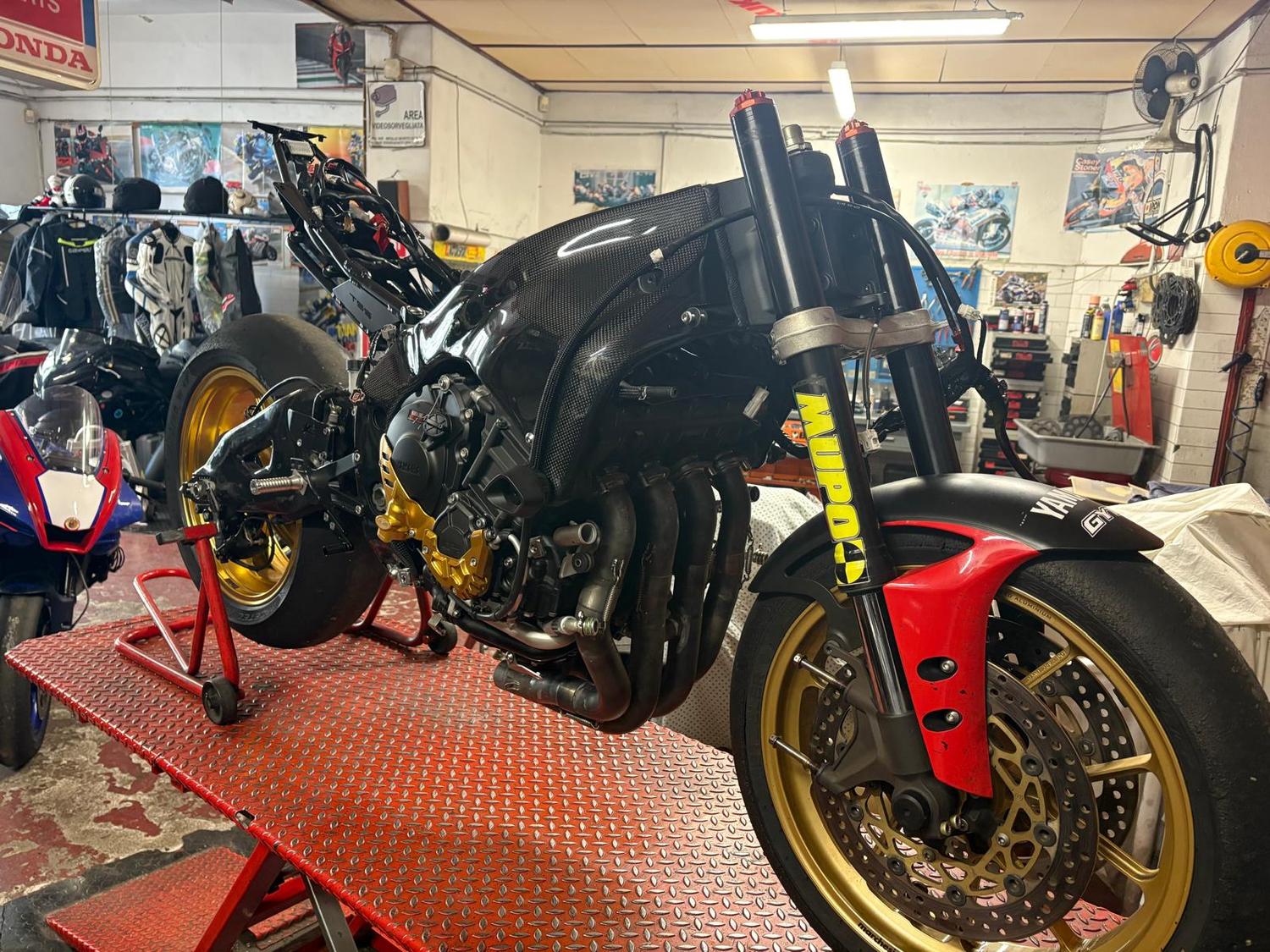 Azienda in vendita: VENDESI OFFICINA PREPARAZIONI E RIPARAZIONI MOTO,SCOOTER. a Italia - Officine Meccaniche - Immagine principale