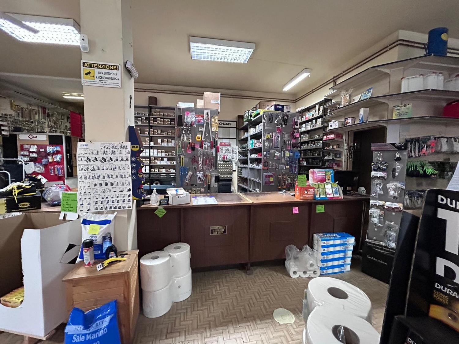 Azienda in vendita: Cedesi attività di ferramenta  a Italia - Ferramenta e Bricolage - Immagine foto 2