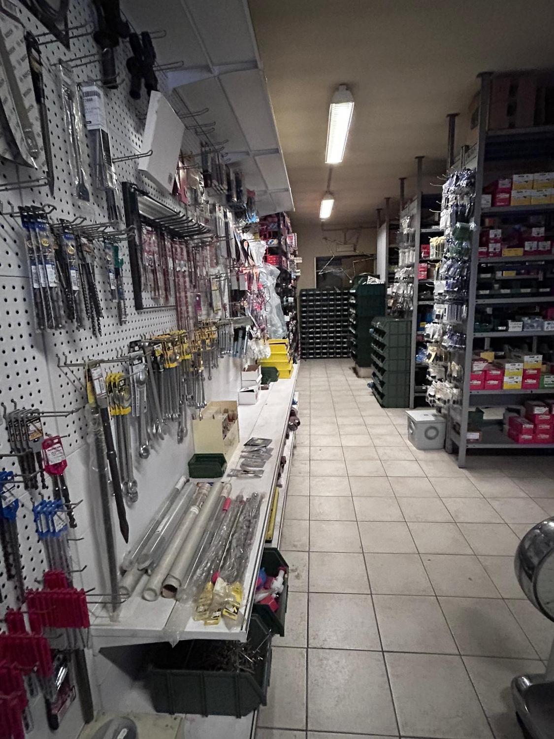 Azienda in vendita: Cedesi attività di ferramenta  a Italia - Ferramenta e Bricolage - Immagine foto 3