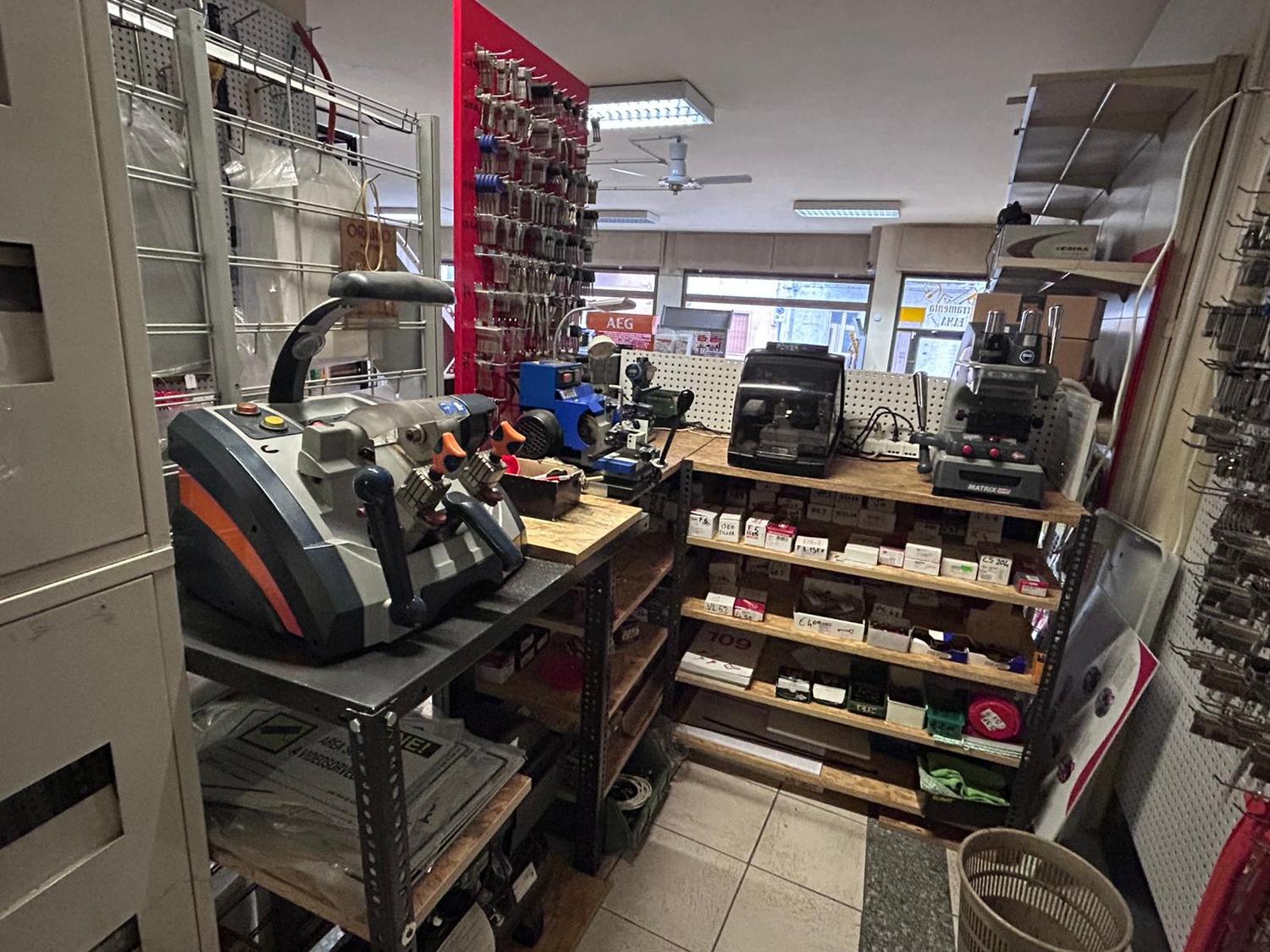 Azienda in vendita: Cedesi attività di ferramenta  a Italia - Ferramenta e Bricolage - Immagine foto 4