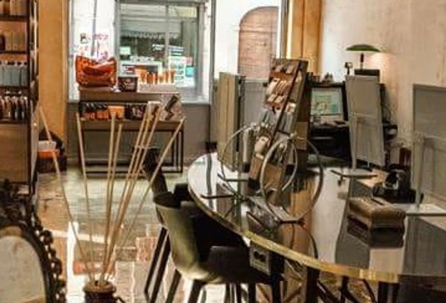 Azienda in vendita: Salone di parrucchiere prestigioso in strada nuova centro Pavia . a Italia - Centri Estetici - Immagine principale