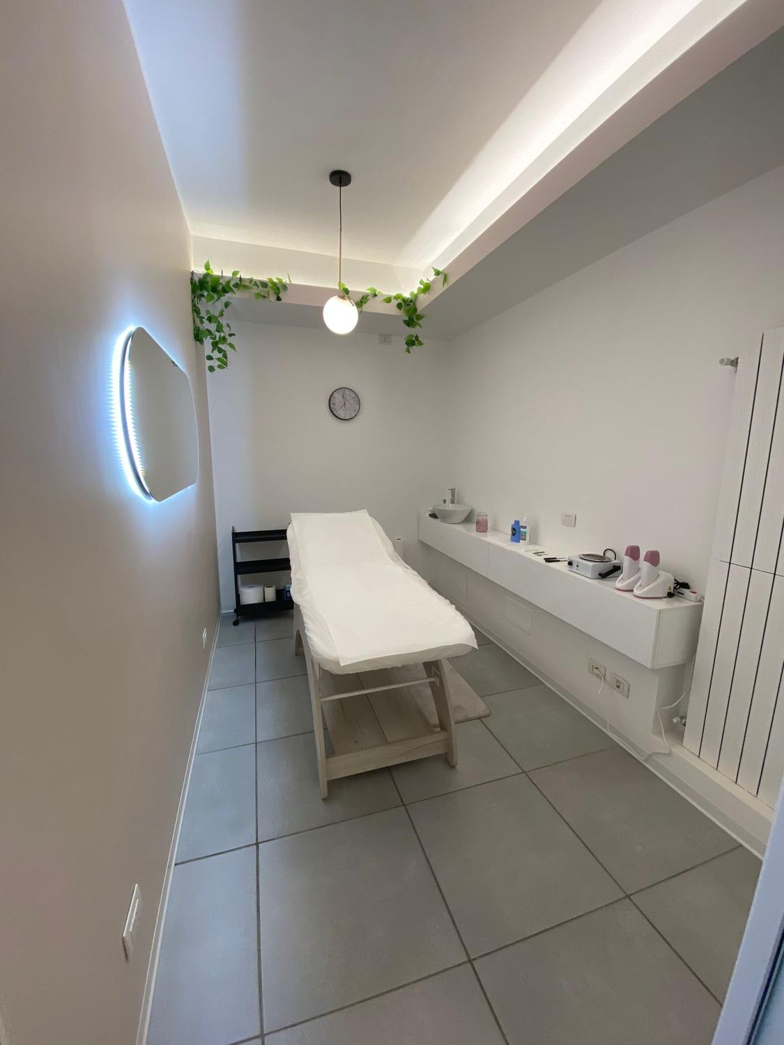 Azienda in vendita: CEDESI centro estetico avviato con clientela fidelizzata a Italia - Centri Estetici - Immagine foto 3