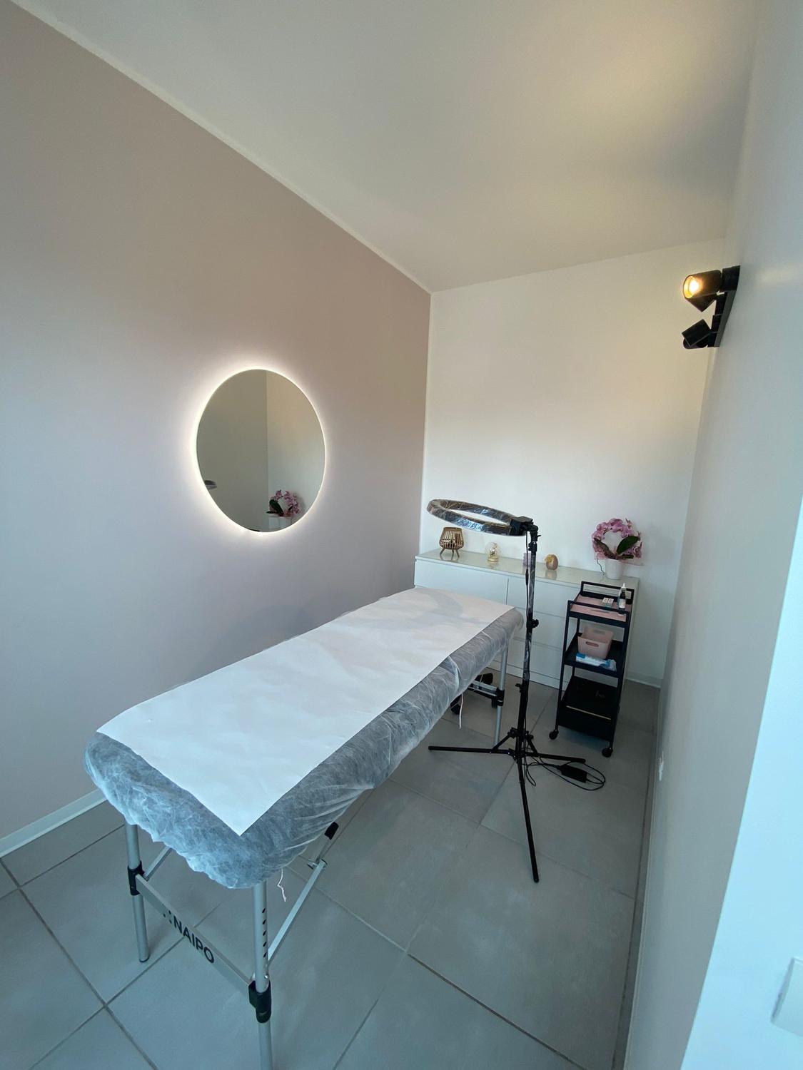 Azienda in vendita: CEDESI centro estetico avviato con clientela fidelizzata a Italia - Centri Estetici - Immagine foto 4