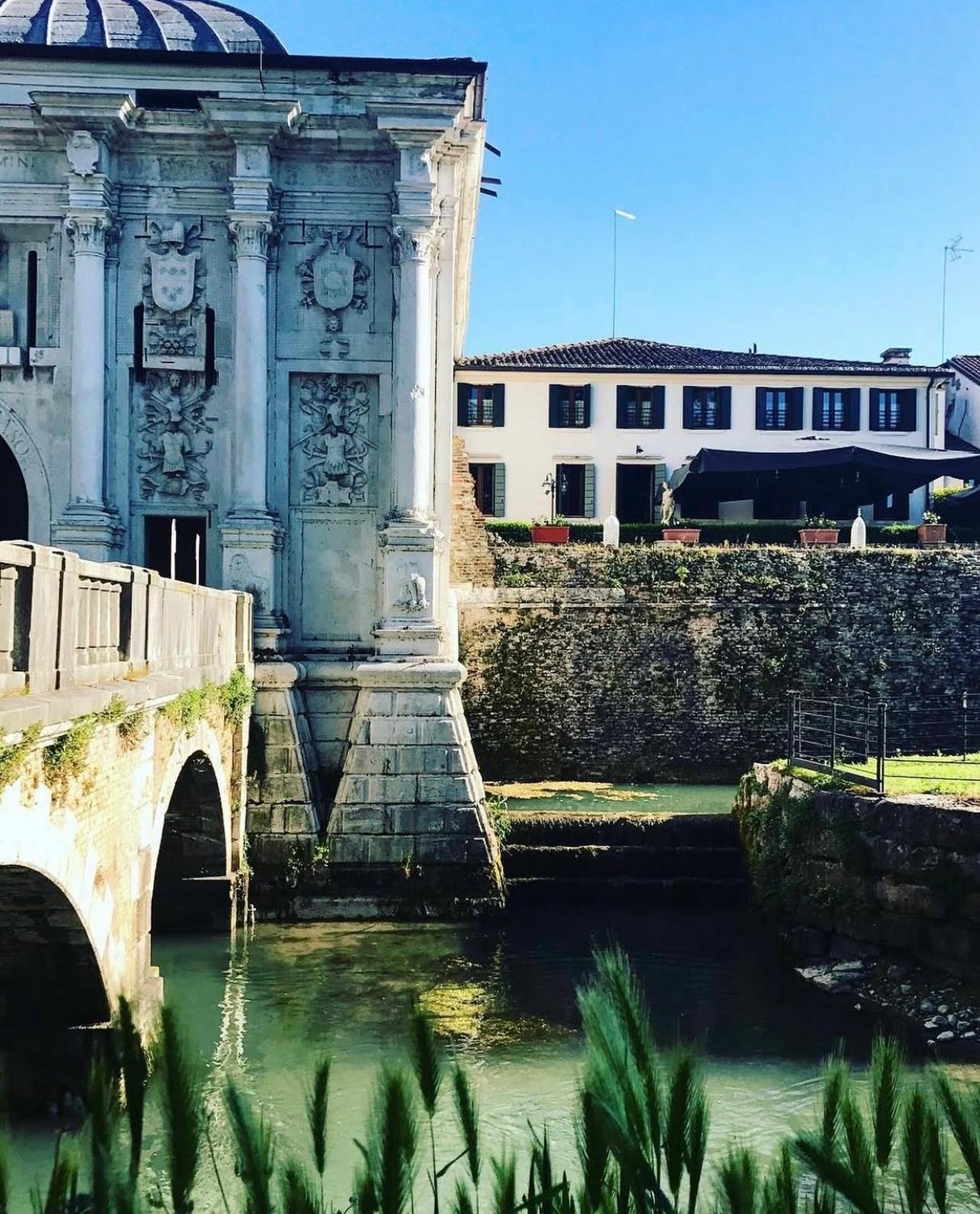 Azienda in vendita: Cedesi attività ricettiva in centro storico a Treviso  a Italia - Affittacamere - Immagine principale