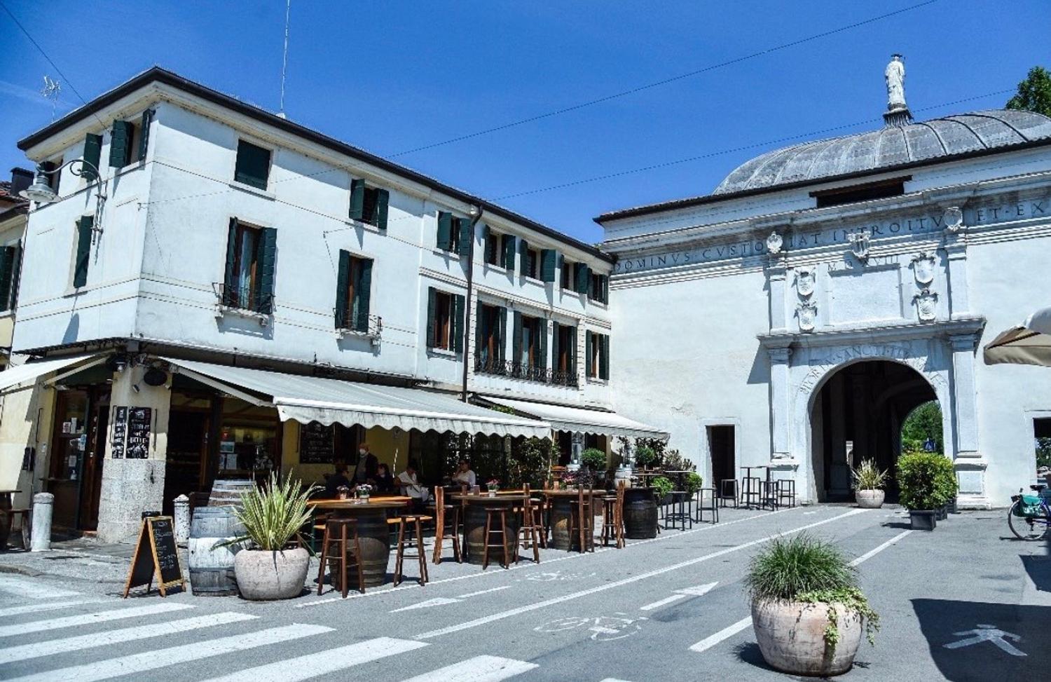 Azienda in vendita: Cedesi attività ricettiva in centro storico a Treviso  a Italia - Affittacamere - Immagine foto 4