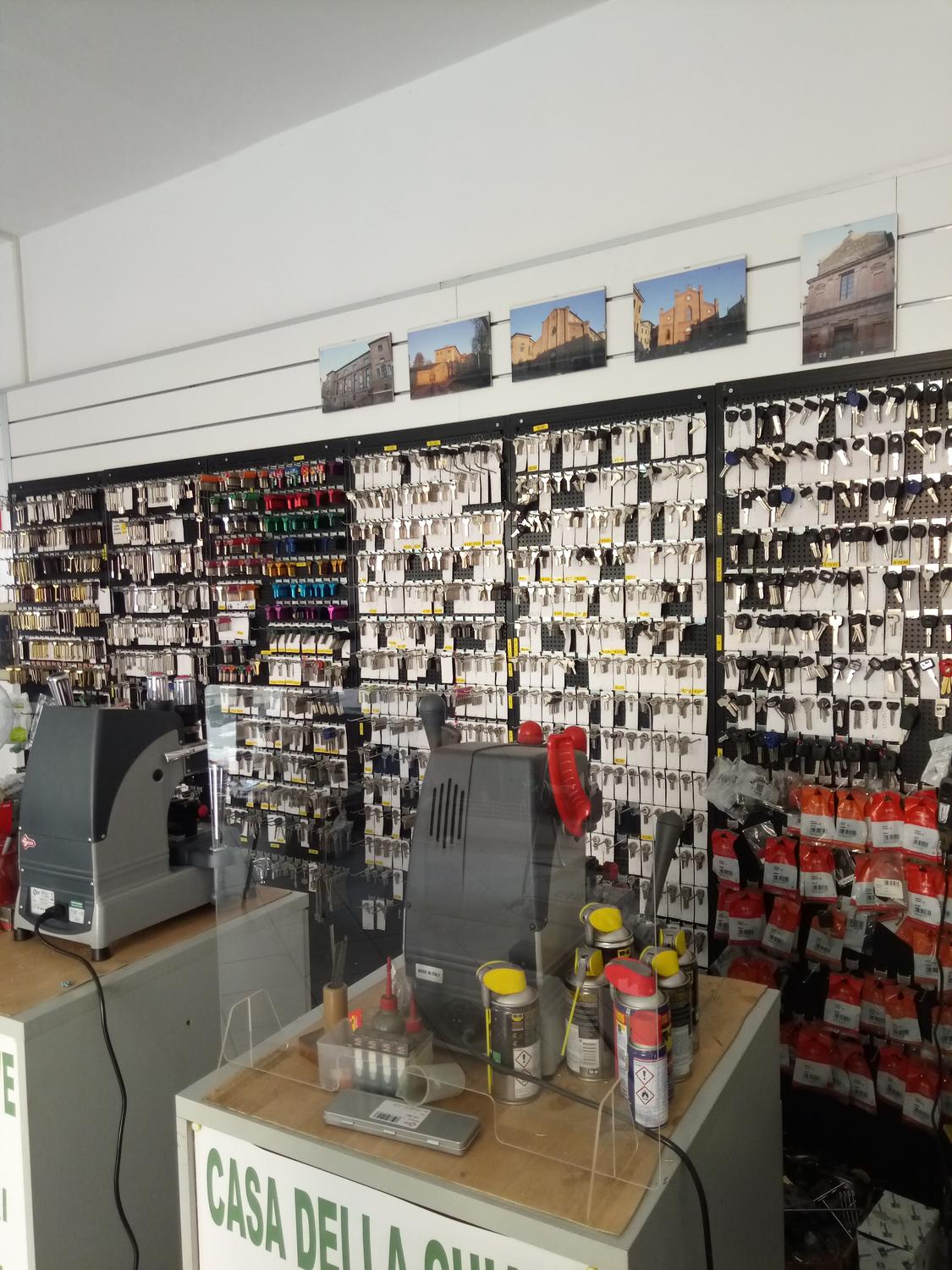 Azienda in vendita: Attività di copia chiavi e sostituzione serrature a Italia - Attività artigianali e professionali - Immagine principale