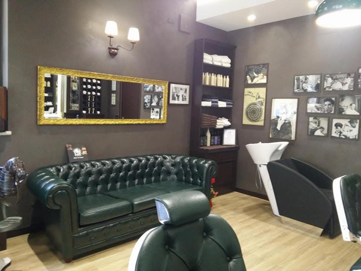 Azienda in vendita: Attività di Barberia Storica in pieno centro cittadina balneare.  a Italia - Parrucchieri - Immagine foto 2