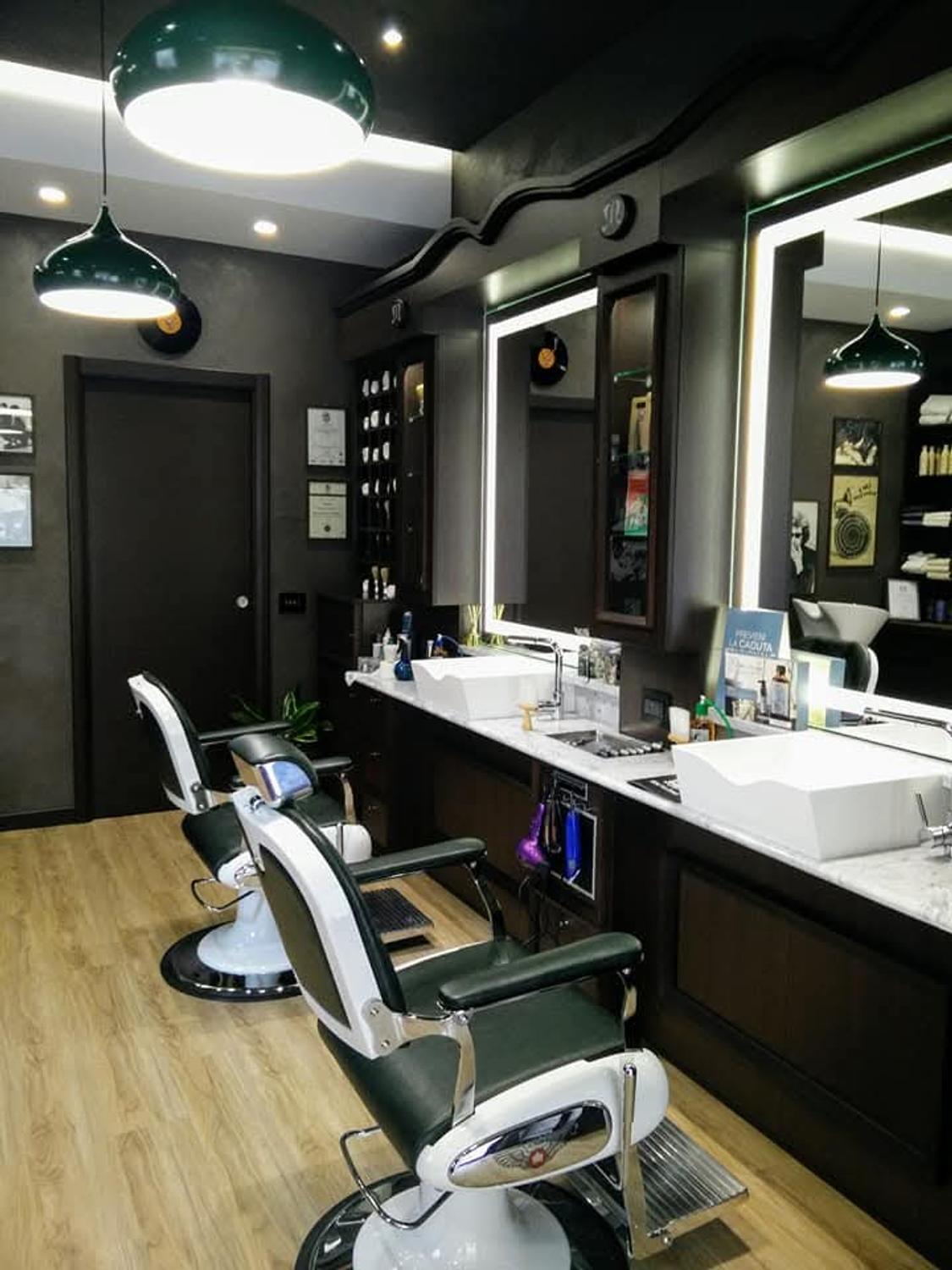 Azienda in vendita: Attività di Barberia Storica in pieno centro cittadina balneare.  a Italia - Parrucchieri - Immagine foto 3