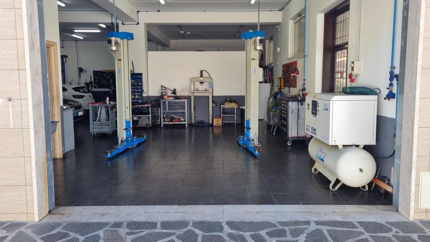 Azienda in vendita: Officina autorizzata Renault Dacia a Italia - Officine Meccaniche - Immagine foto 3