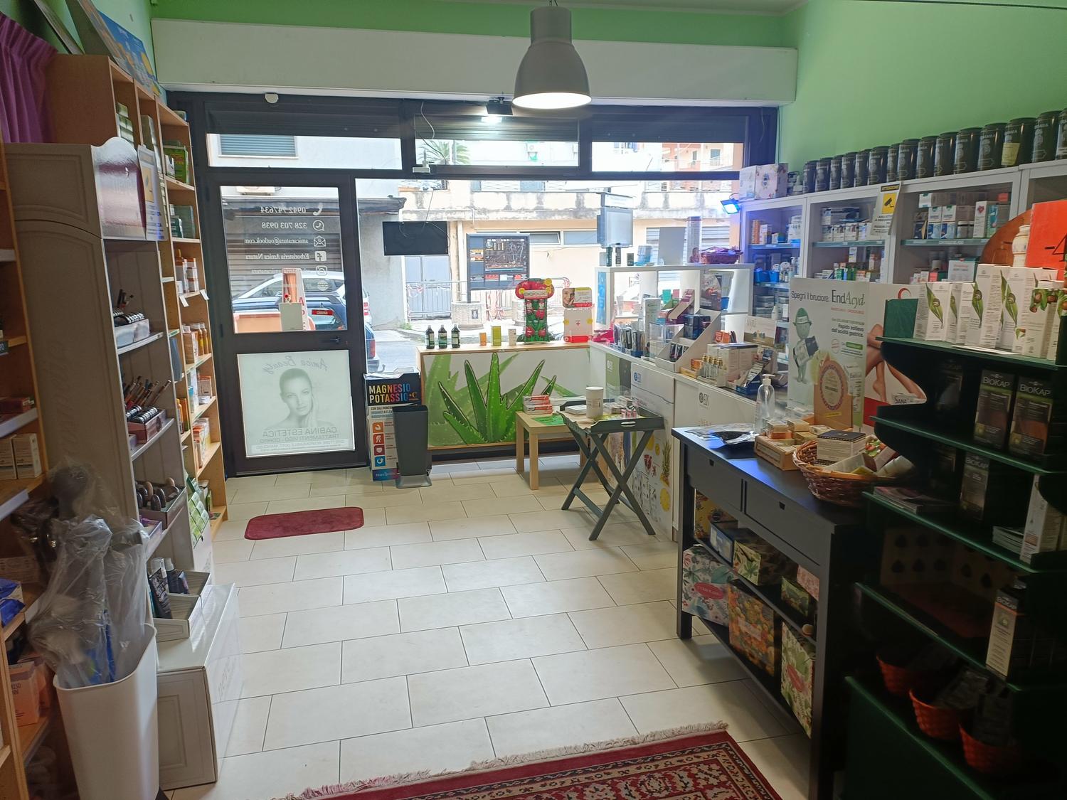 Azienda in vendita: Parafarmacia Erboristeria con Cabina Estetica a Italia - Farmacie e Parafarmacie - Immagine foto 2