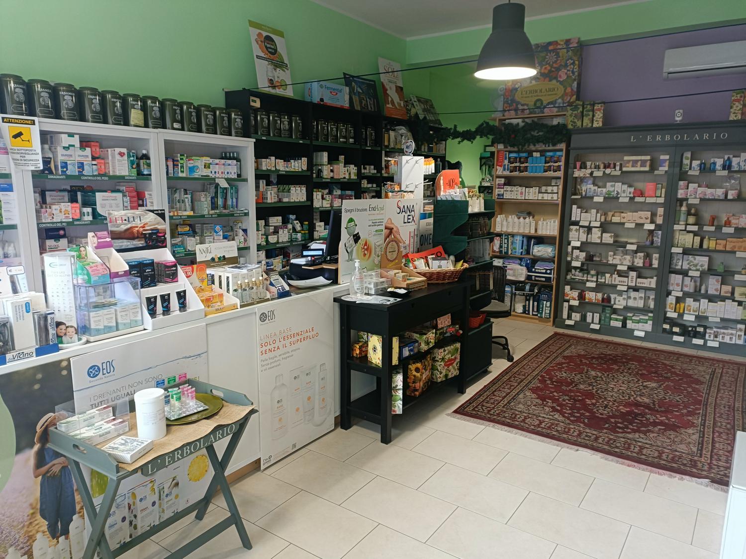 Azienda in vendita: Parafarmacia Erboristeria con Cabina Estetica a Italia - Farmacie e Parafarmacie - Immagine foto 3