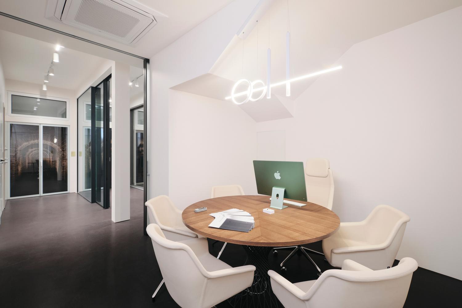 Azienda in vendita: Vendesi attività - showroom di infissi zona Parioli a Italia - Materiali Edili e Showroom - Immagine foto 2